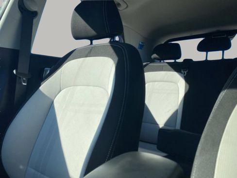 Used 2023 Hyundai Venue SEL image 26