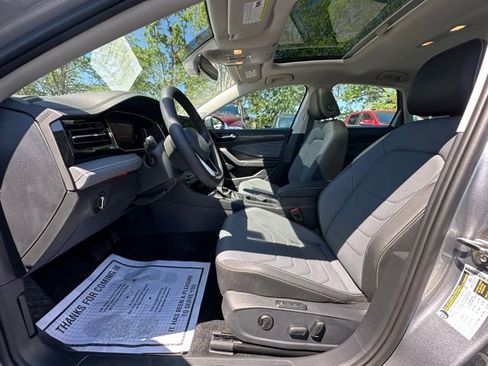 Used 2025 Volkswagen Jetta SEL FWD image 24