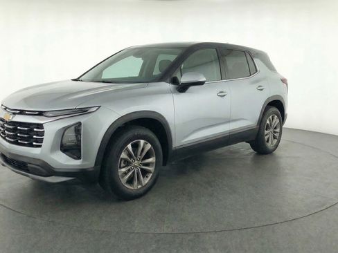 Used 2025 Chevrolet Equinox LT image 3