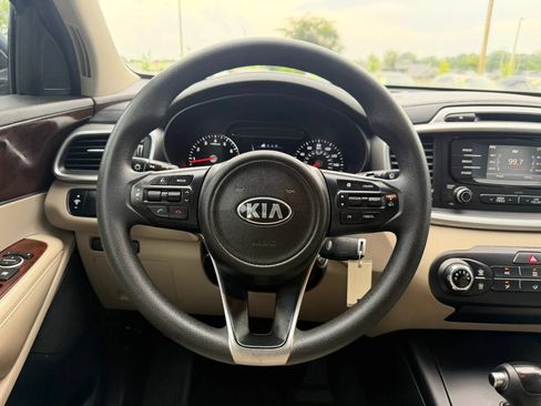 Used 2017 Kia Sorento LX FWD image 12