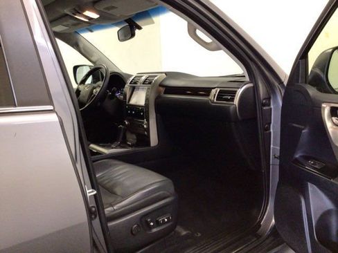 Used 2015 Lexus GX 460 w/ Navigation Package AWD/4WD image 9