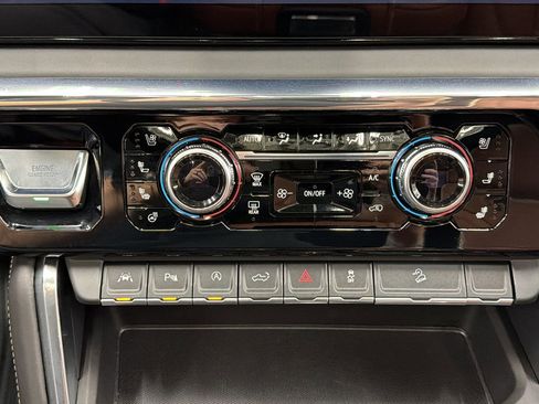 Used 2025 GMC Sierra 1500 Denali Ultimate AWD/4WD image 25