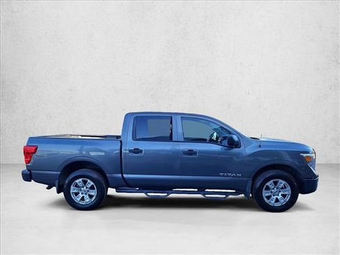 Used 2017 Nissan Titan S image 4