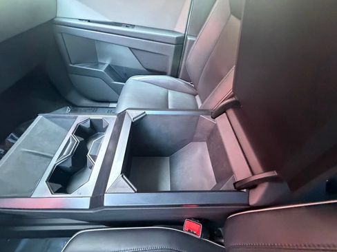 Used 2024 Tesla Cybertruck AWD Crew Cab image 20