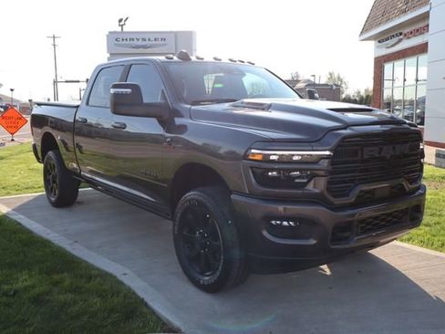 Used 2025 RAM 2500 Laramie AWD/4WD image 4