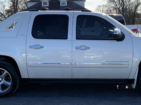 Used 2012 Chevrolet Avalanche LTZ image 6