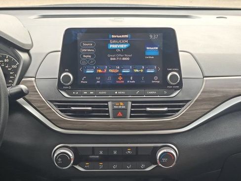 Used 2025 Nissan Altima 2.5 SV FWD image 18