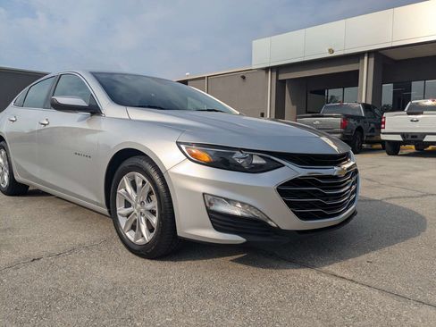 Used 2020 Chevrolet Malibu LT FWD image 1