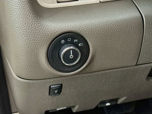 Used 2017 Lincoln Navigator L Select RWD image 10
