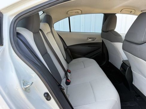 Used 2020 Toyota Corolla LE FWD image 29