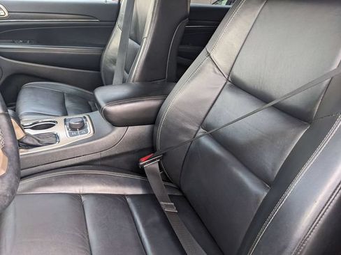 Used 2017 Jeep Grand Cherokee Limited AWD/4WD image 12
