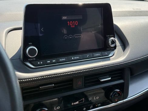 Used 2024 Nissan Rogue SV FWD image 34