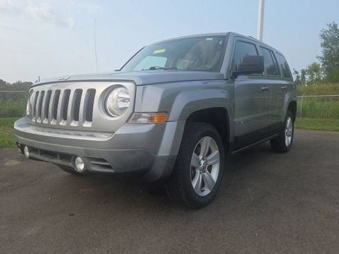 Used 2015 Jeep Patriot Latitude AWD/4WD image 2