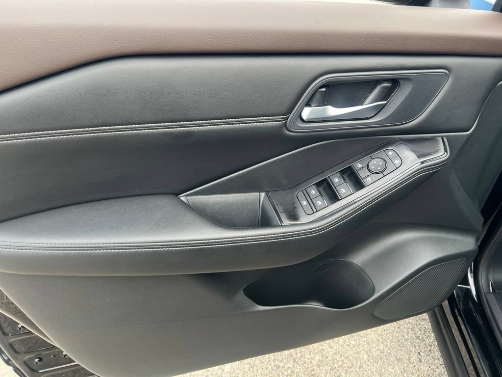 Certified 2023 Nissan Rogue SV w/ SV Premium B Package AWD/4WD image 7