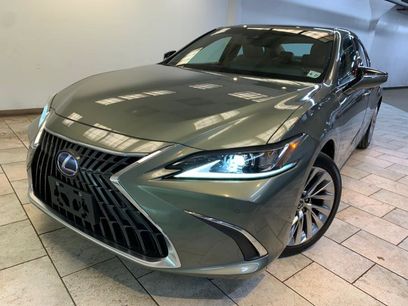Used 2022 Lexus ES 300h w/ Luxury Package