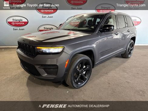 Used 2023 Jeep Grand Cherokee Altitude RWD image 1