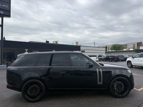 Used 2023 Land Rover Range Rover Long Wheelbase SE AWD/4WD image 3