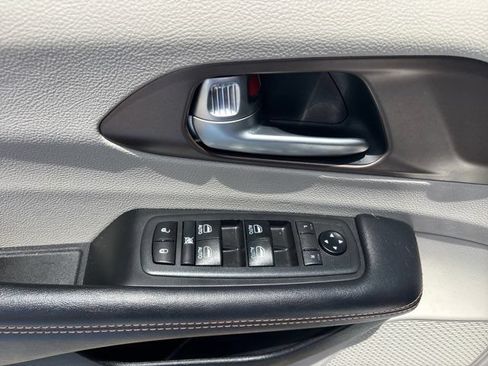 Used 2019 Chrysler Pacifica Touring-L Plus w/ Tire & Wheel Group FWD image 24