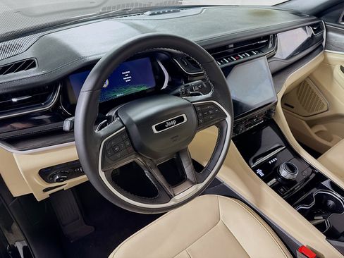 Used 2023 Jeep Grand Cherokee 4WD 4xe image 14