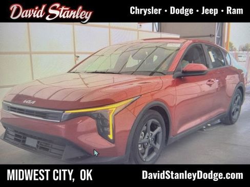 Used 2025 Kia K4 LXS image 1