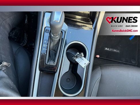Used 2024 Nissan Altima 2.5 SV FWD image 18