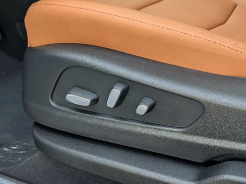 New 2026 Cadillac XT5 Premium Luxury w/ LPO, Floor Liner Package AWD/4WD image 18