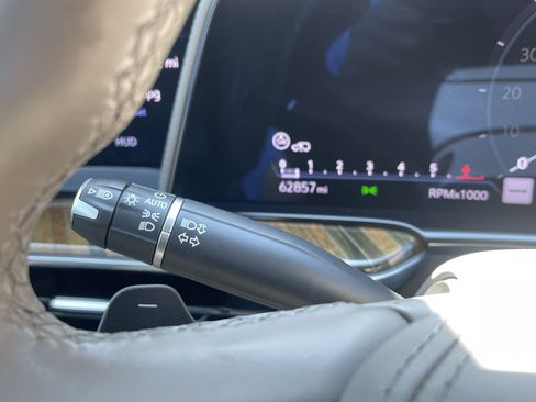 Used 2022 Cadillac Escalade Premium Luxury Platinum image 23