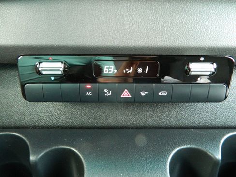 Used 2022 Mercedes-Benz Sprinter 1500 image 17