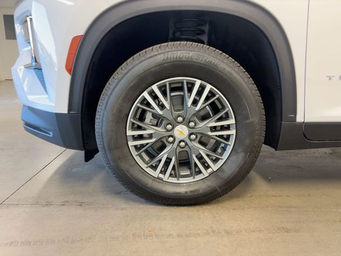 New 2025 Chevrolet Traverse LT image 10