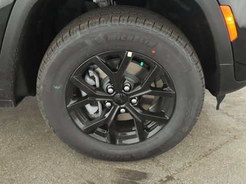 New 2026 Jeep Grand Cherokee Altitude image 5