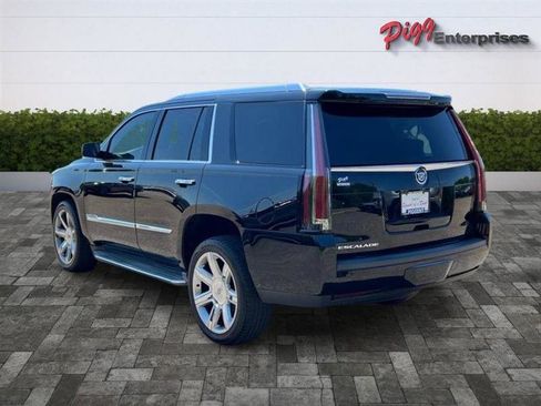 Used 2015 Cadillac Escalade Luxury RWD image 2