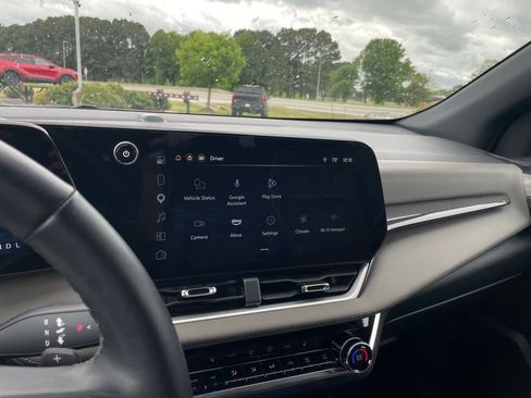 Used 2025 Chevrolet Equinox LT w/ Convenience Package II image 16