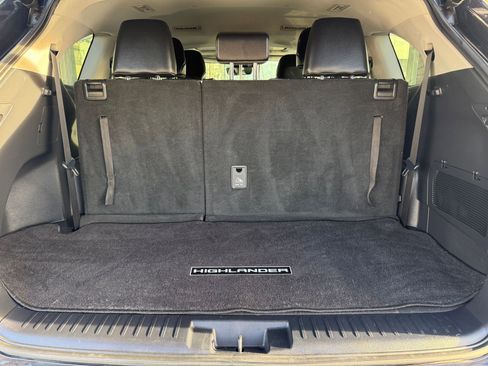 Used 2021 Toyota Highlander XLE image 30