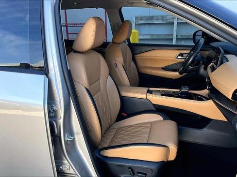 Certified 2022 Nissan Rogue Platinum w/ Head-Up Display Package image 9