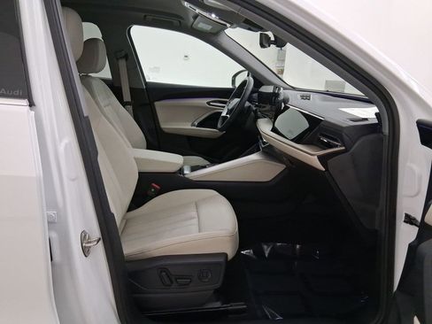 Certified 2025 Audi Q5 Premium w/ Convenience Package image 31