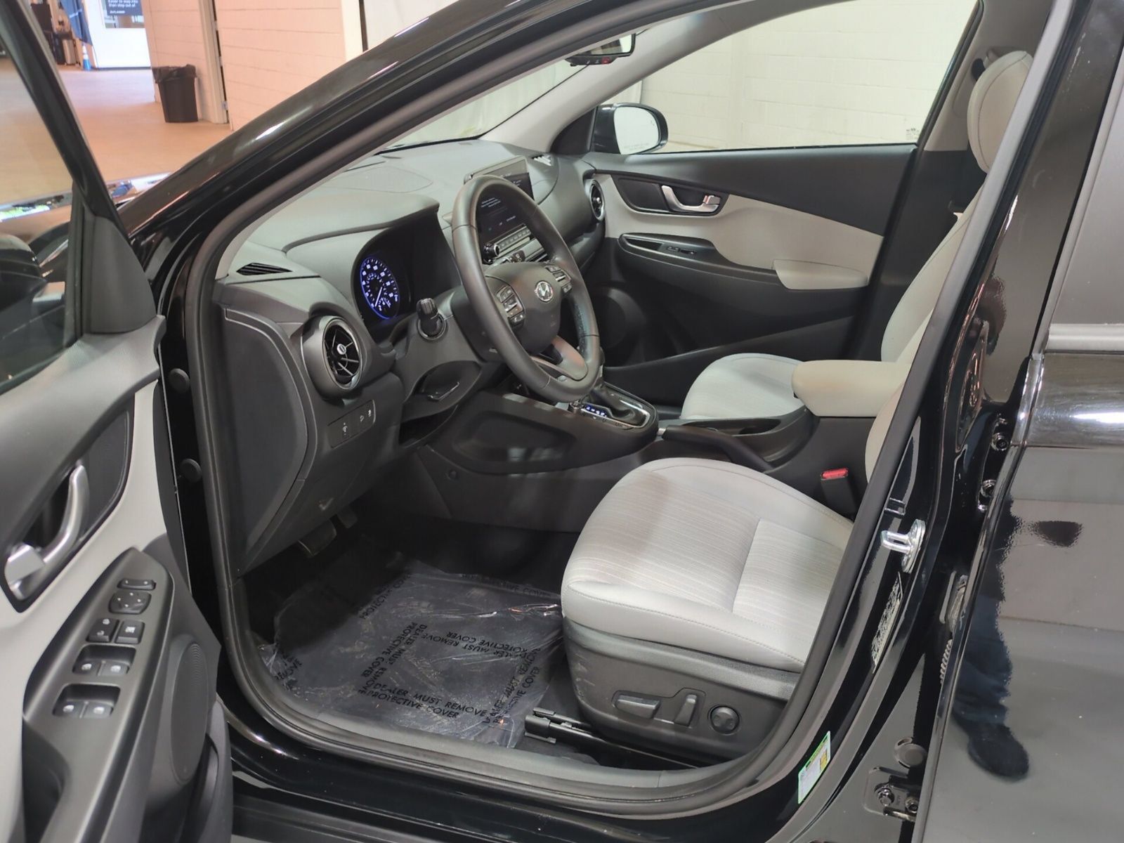 Certified 2023 Hyundai Kona SEL w/ Convenience Package AWD/4WD image 18