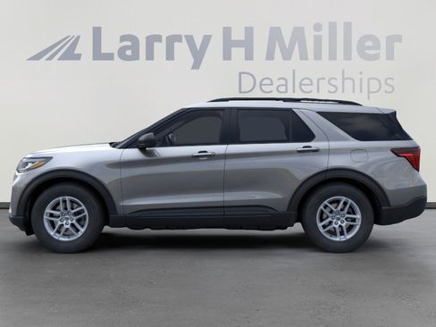 New 2026 Ford Explorer Active RWD image 3