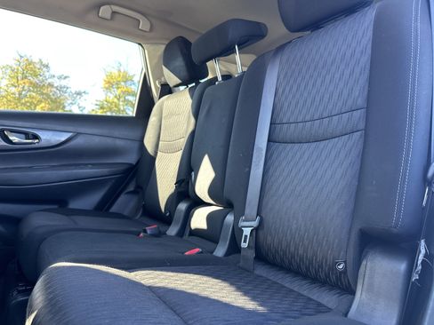 Used 2017 Nissan Rogue SV image 29