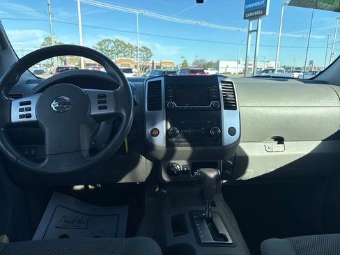 Used 2016 Nissan Frontier SV image 14