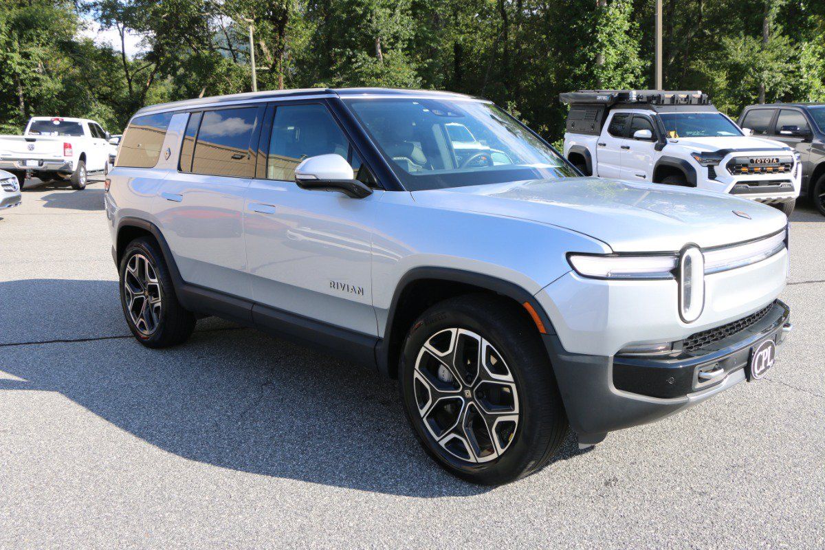 Used 2025 Rivian R1S Adventure Dual AWD/4WD image 10
