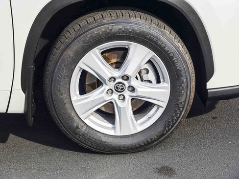 Certified 2020 Toyota Highlander LE image 8