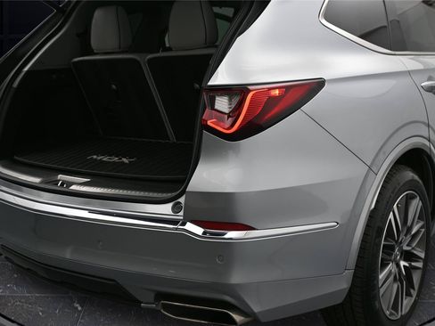 Used 2025 Acura MDX SH-AWD w/ Advance Package image 11