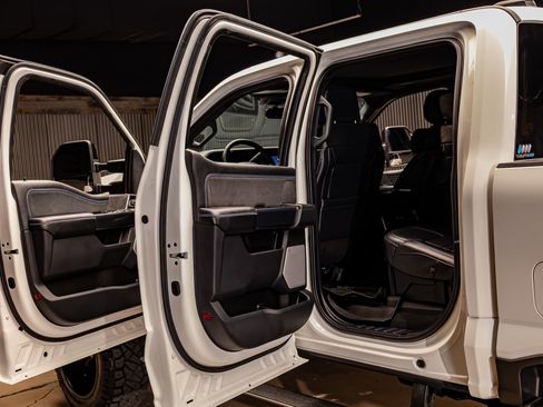 Used 2025 Ford F350 Platinum image 32