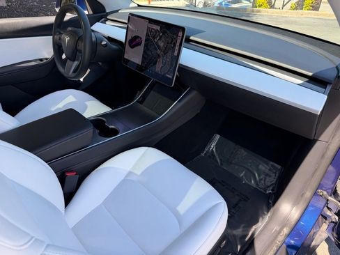 Used 2020 Tesla Model Y Long Range image 32