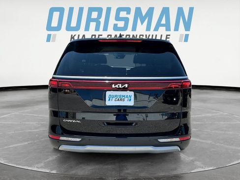 Used 2023 Kia Carnival LX FWD image 5