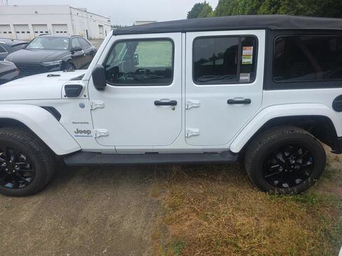 Used 2023 Jeep Wrangler Unlimited Sahara w/ Cold Weather Group AWD/4WD image 15