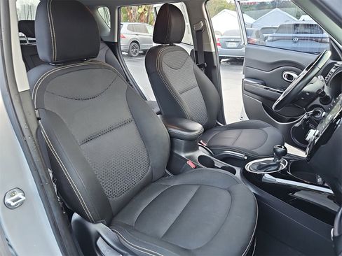 Used 2015 Kia Soul + w/ Audio Package image 10