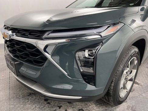 Used 2025 Chevrolet Trax LT image 11