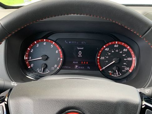 Used 2025 Nissan Frontier Pro-X RWD image 9