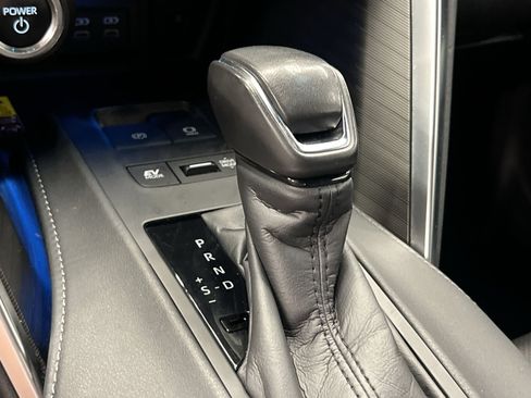 Used 2023 Toyota Venza Limited AWD/4WD image 17